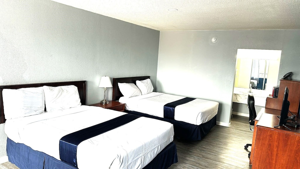 Room, 2 Queen Beds, Non Smoking - Photo 5