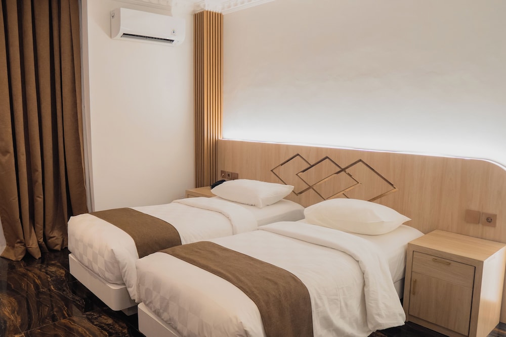 Superior Twin Room, City View