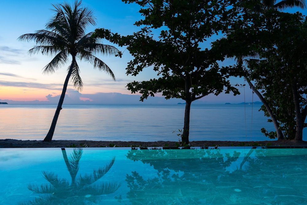 2 Bedroom Beachfront Family Pool Villa - Photo 13