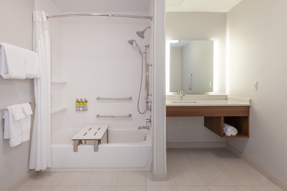 Suite, 2 Queen Beds - Photo 7
