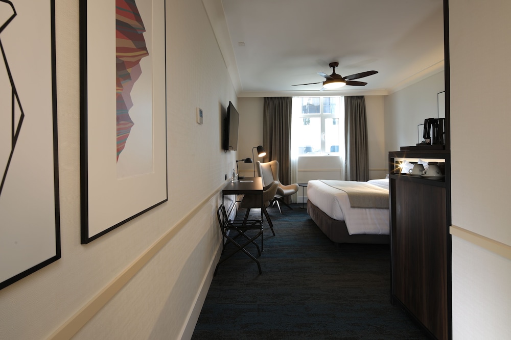 Deluxe Room, 1 Queen Bed, Accessible - Photo 4