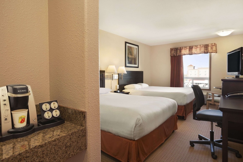 Standard Room, 2 Queen Beds - Photo 1