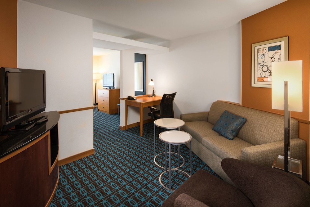 Studio, 1 King Bed with Sofa bed (Mobility/Hearing Accessible, Tub) photo 3