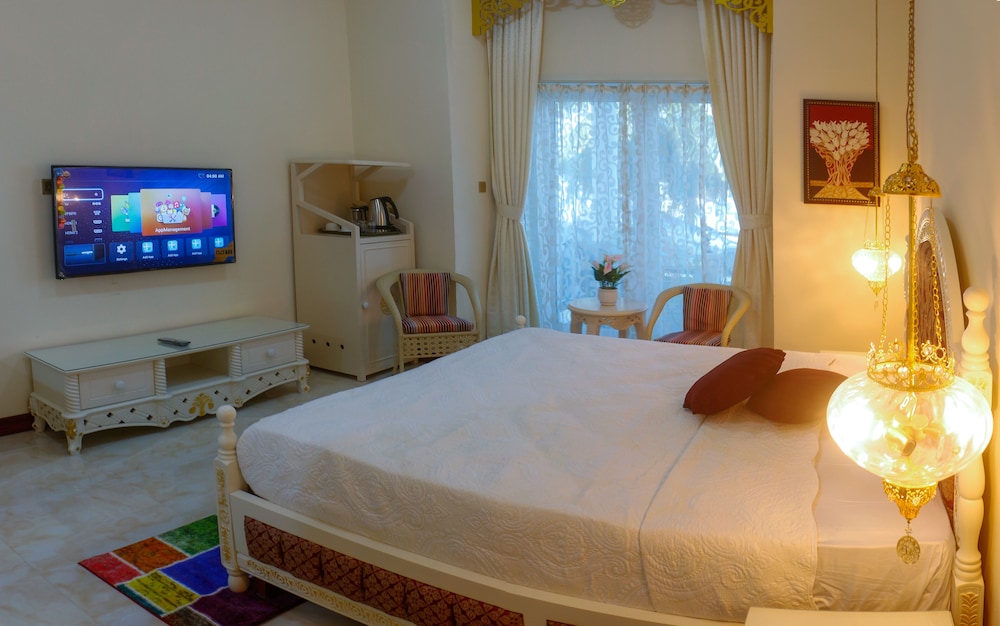One Bedroom Apartment with Partial Sea View