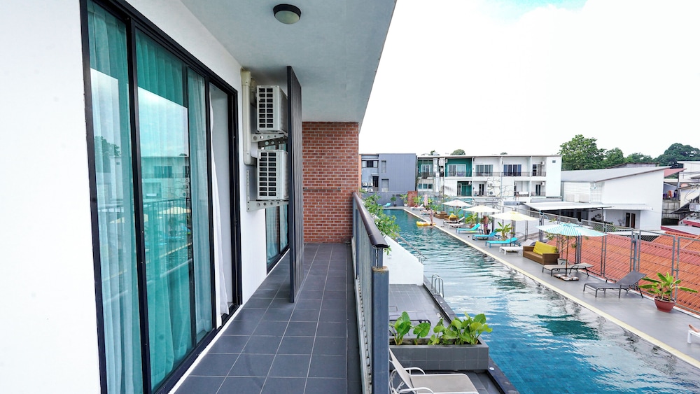 One Bedroom Suite Pool Facing - Photo 6
