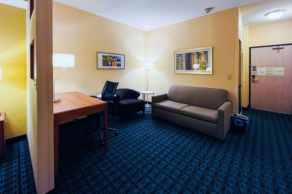 Suite, 1 King Bed with Sofa bed, Non Smoking - Photo 3