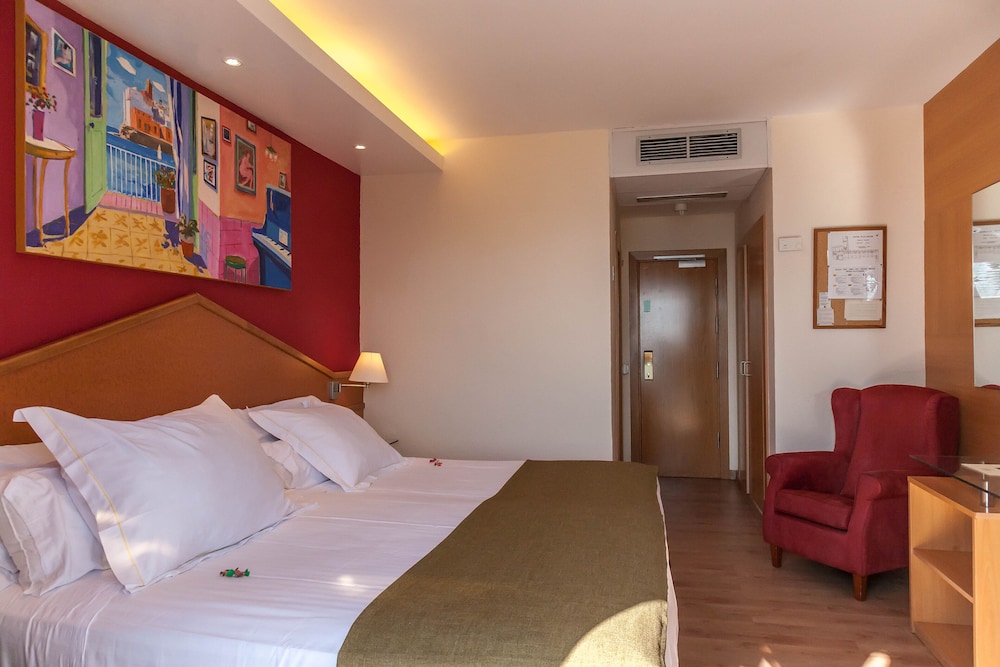 Double or Twin Room, Balcony, Sea View - Photo 4