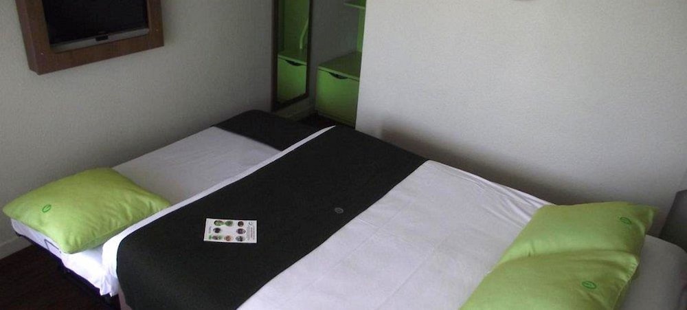 Standard Room, Multiple Beds - Photo 2