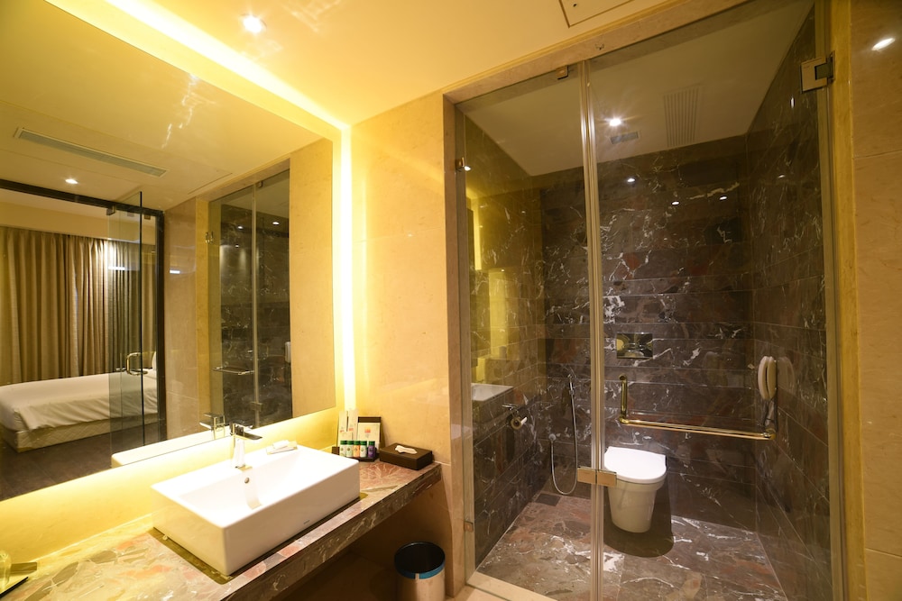 Fern Club Room photo 2
