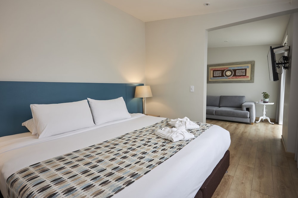 Superior Suite, 1 King Bed - Photo 1