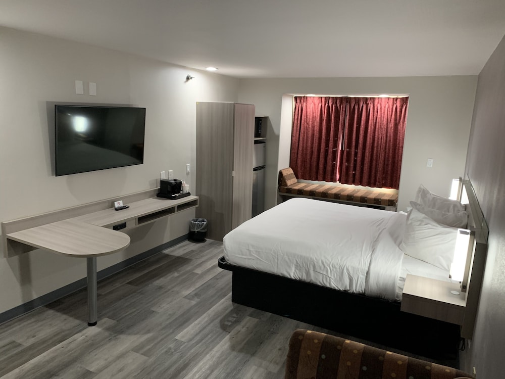 Studio, 1 King Bed, Non Smoking - Photo 3