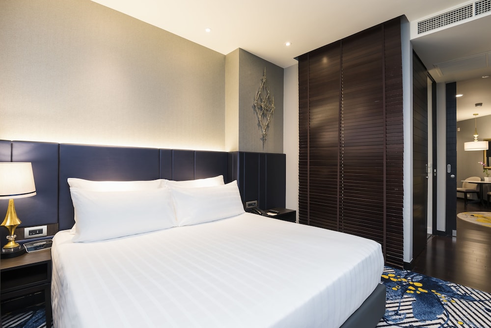 One Bedroom Suite King River View