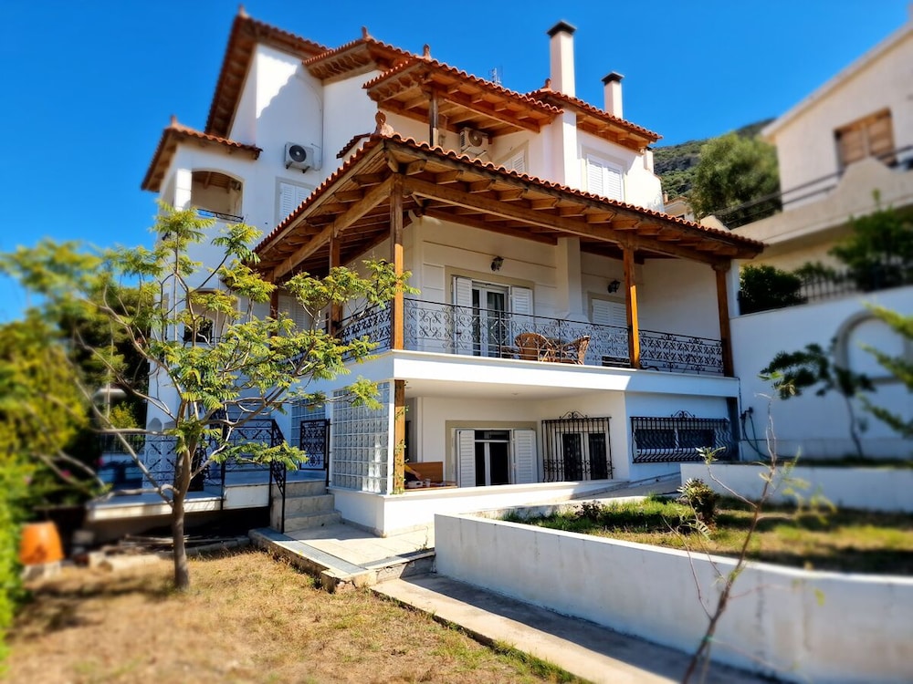 Villa, 4 Bedrooms, Balcony, Garden View photo 1
