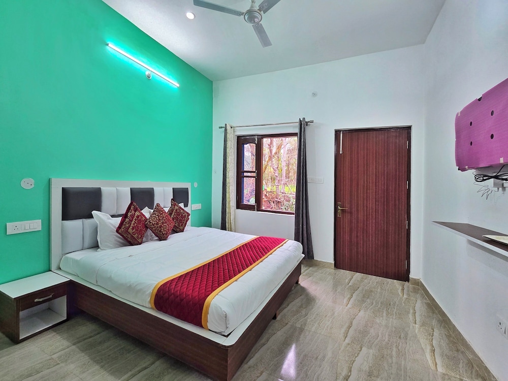 Deluxe Room, Hill View