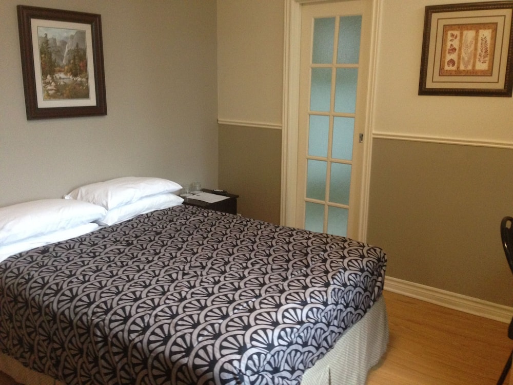 Basic Room, 1 Double Bed, Private Bathroom - Photo 1