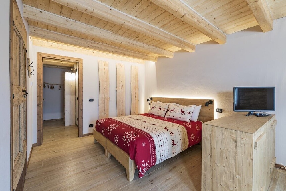 Exclusive Studio, 1 King Bed with Sofa bed, Kitchenette, Ground Floor photo 3