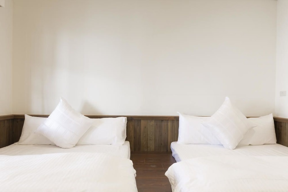 Quadruple Room, 2 Double Beds, Shared Bathroom photo 2