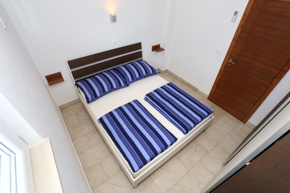 Family Apartment, Non Smoking, Garden Area photo 3