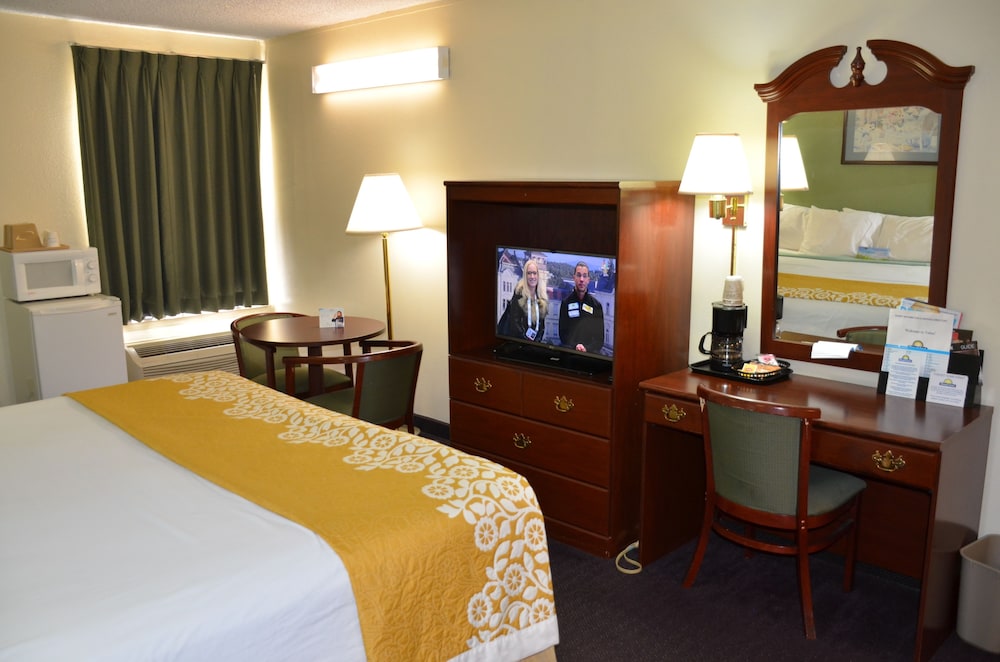 Standard Room, 1 King Bed - Photo 9