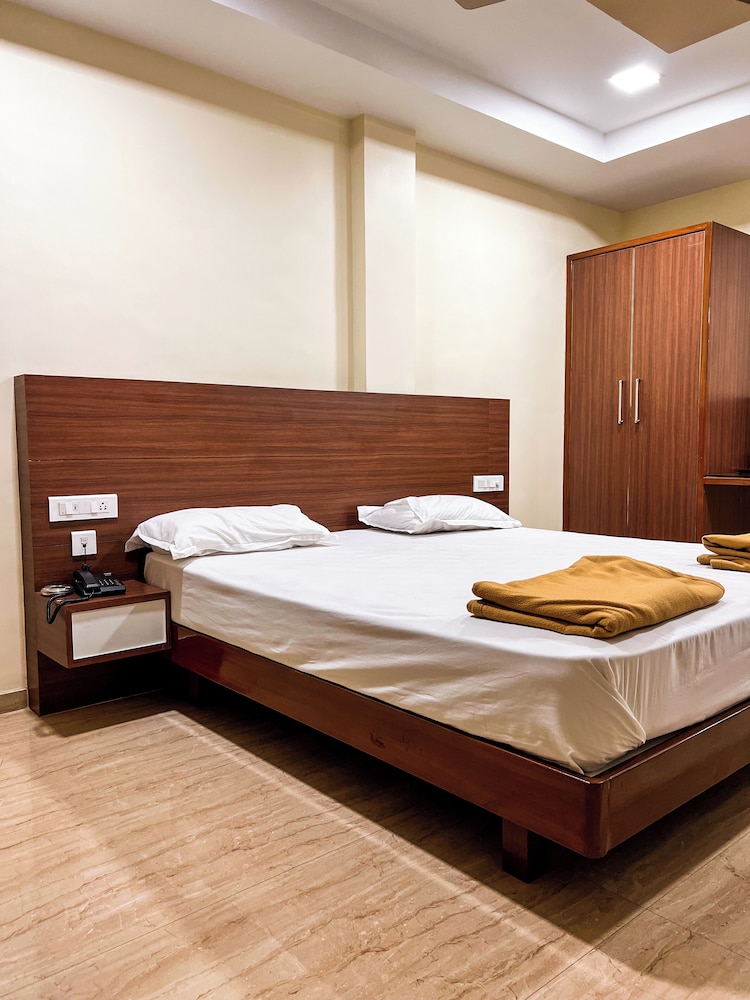 Deluxe Double Room, Balcony, City View photo 3