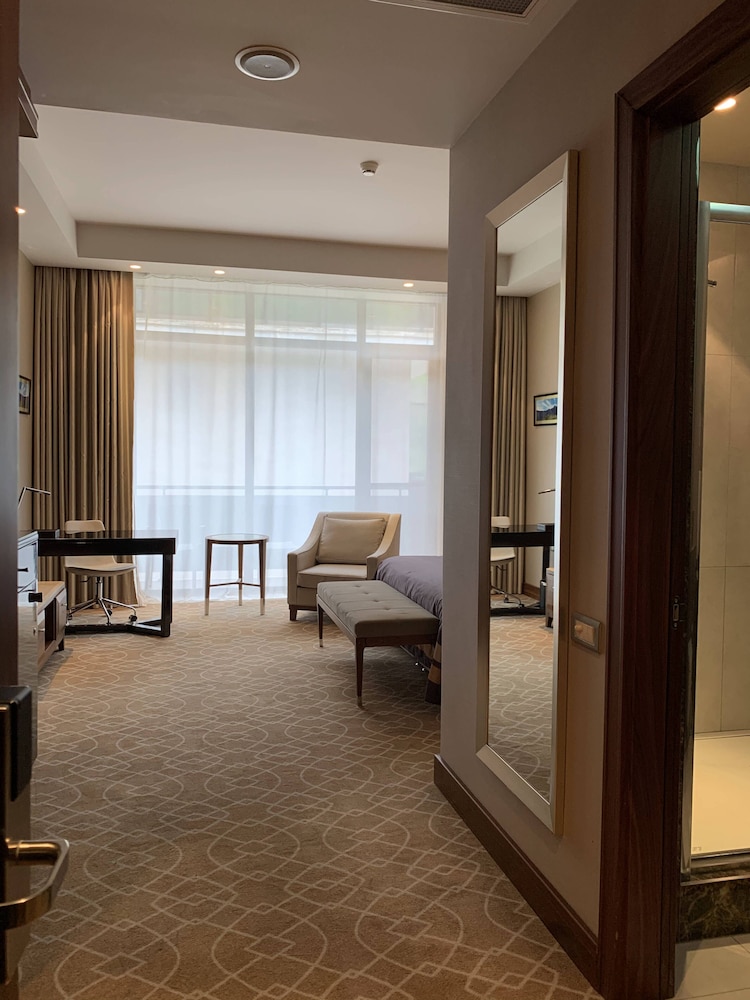 Economy Room, 1 King Bed photo 3