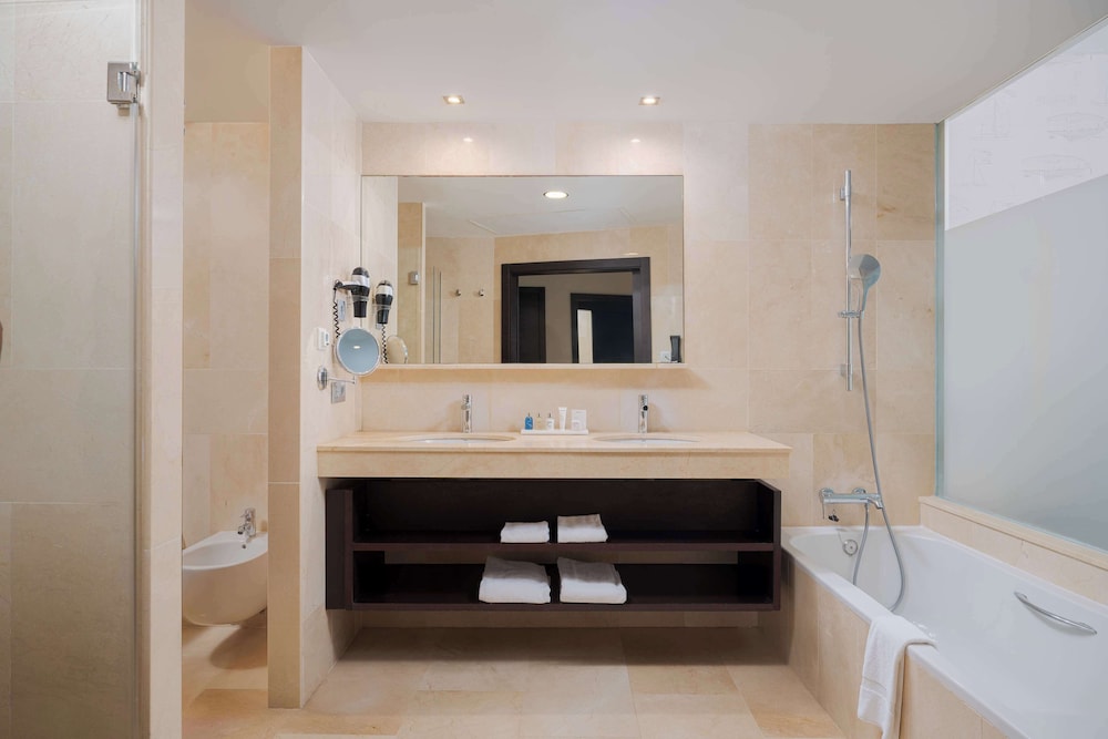 Standard Room thumbnail 6