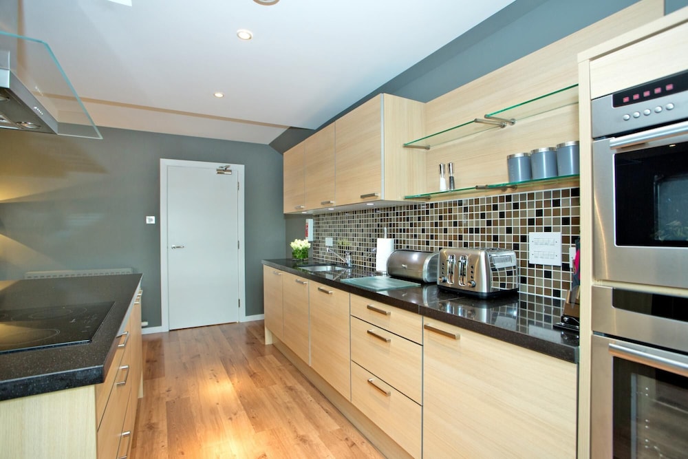Modern Apartment Near River Dee and Aberdeen City, Photo 11