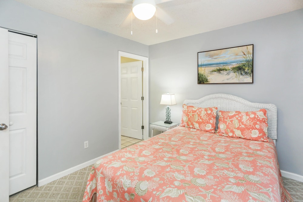 Townhome, Multiple Beds (Pelican Landing 2) photo 2