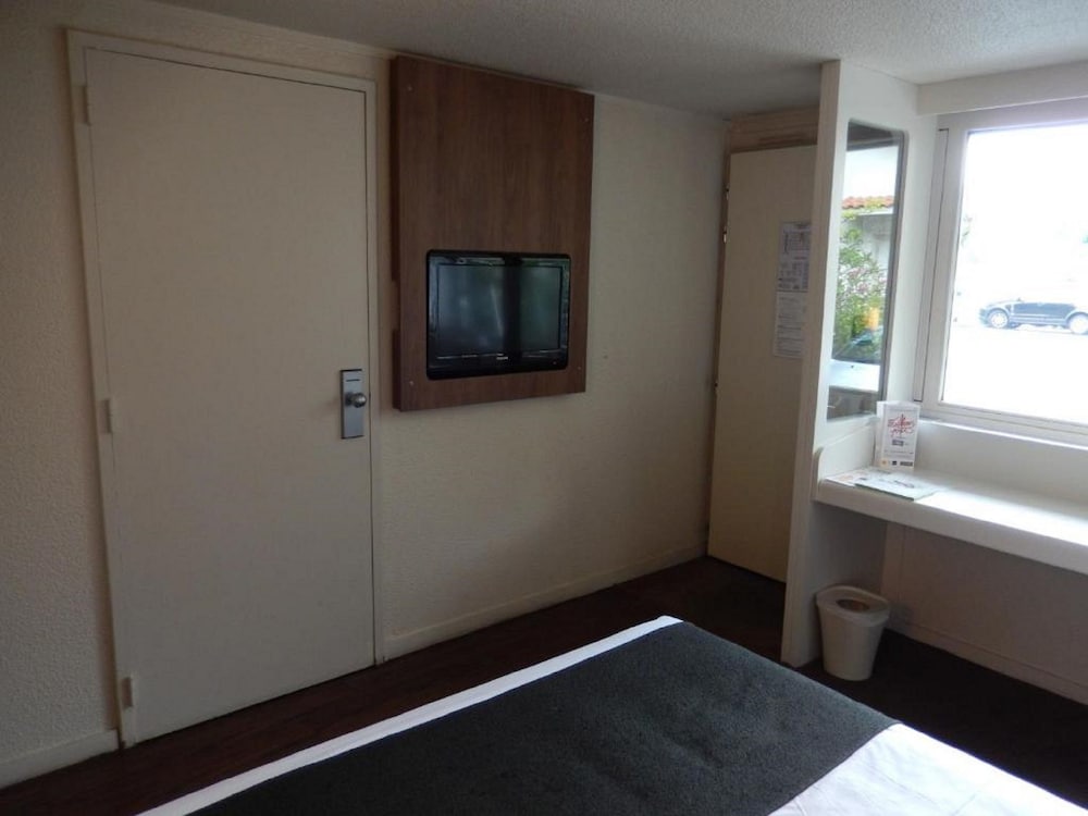Standard Room, 1 Double Bed - Photo 8