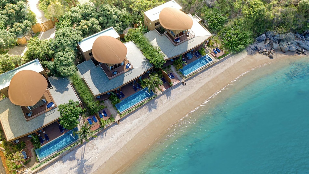 Three Bedrooms Beachfront Pool Villa photo 2