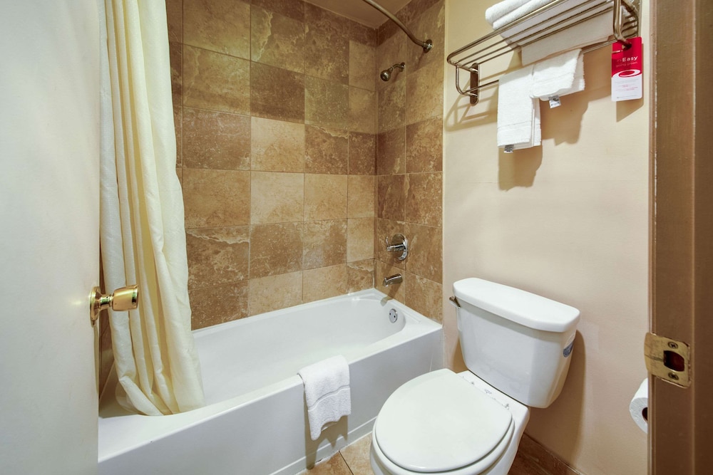 Standard Room, 2 Queen Beds, Non Smoking - Photo 3