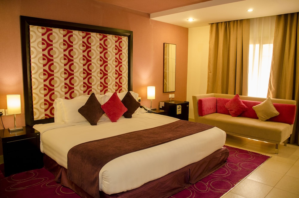 Deluxe Room, 1 King Bed, City View (Deluxe King Room)