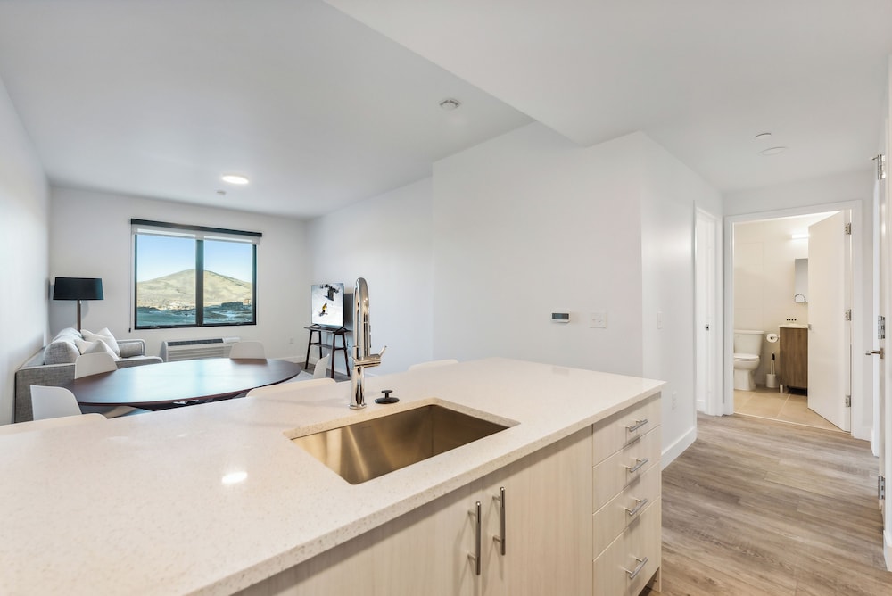 Condo, 2 Bedrooms, Kitchen, Slope side photo 1