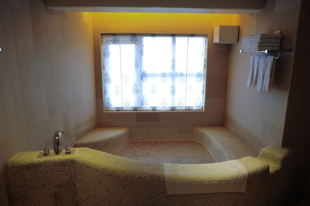 Quadruple Room (H) photo 2