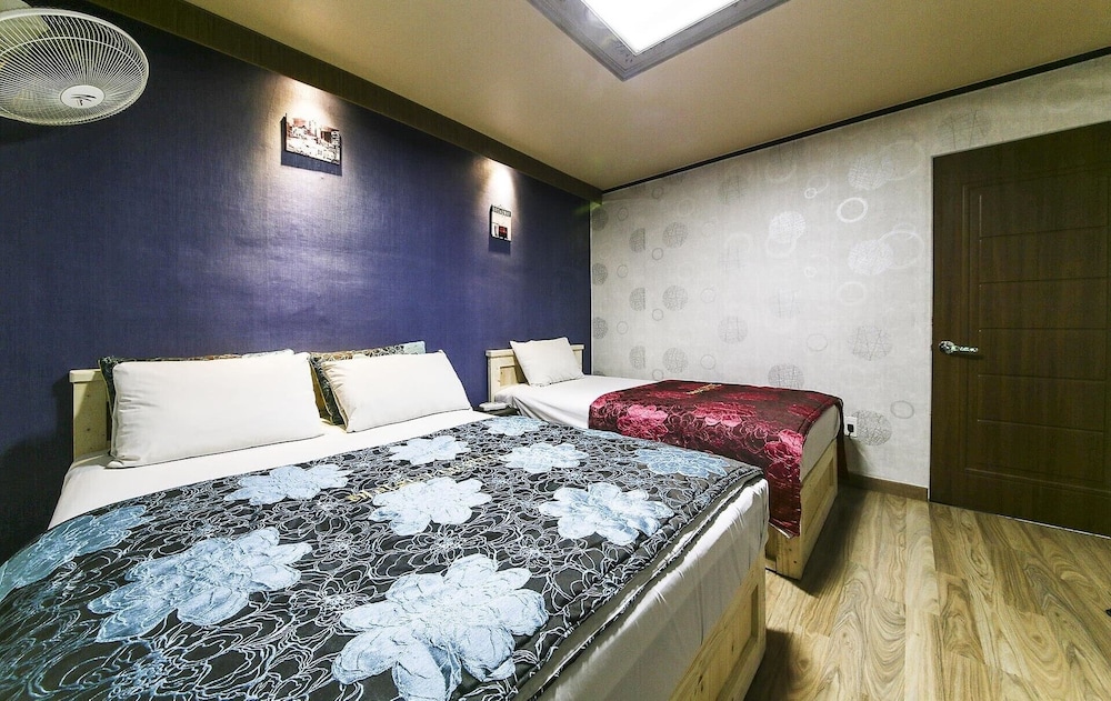 Standard Twin Room (Neflix, Pc, Phone Mirroring Available)