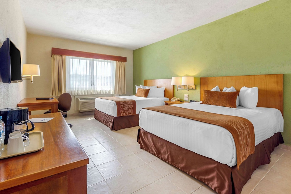 Standard Double Room, 2 Double Beds, Non Smoking - Photo 1