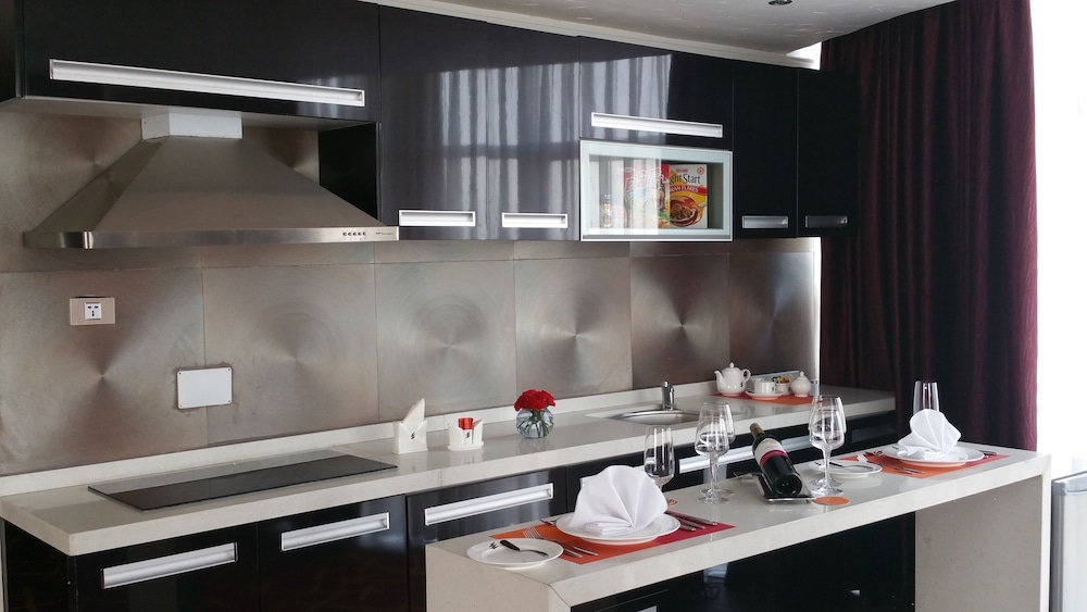 Executive Suite, 1 King Bed, Kitchen