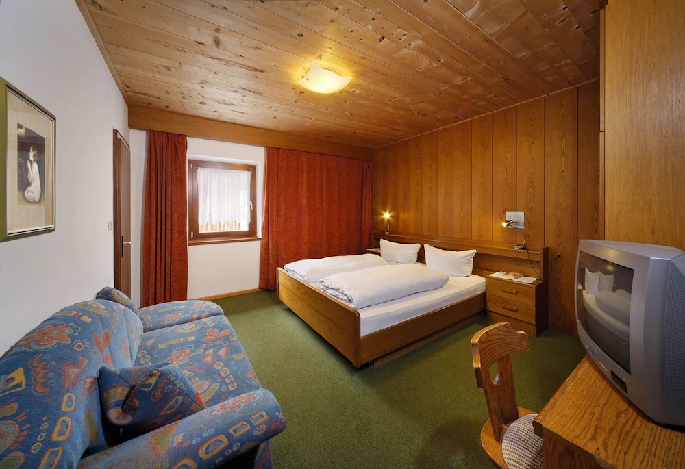 Twin Room, 2 Twin Beds, Non Smoking photo 3