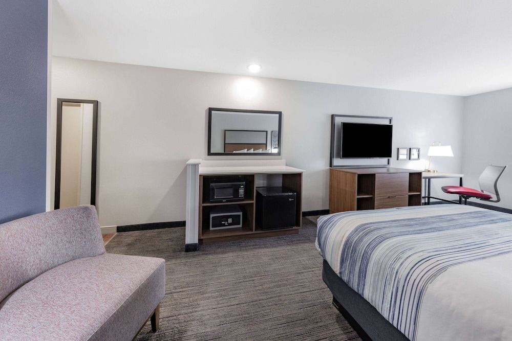 Suite, 1 King Bed, Non Smoking (1 King Bed) photo 1