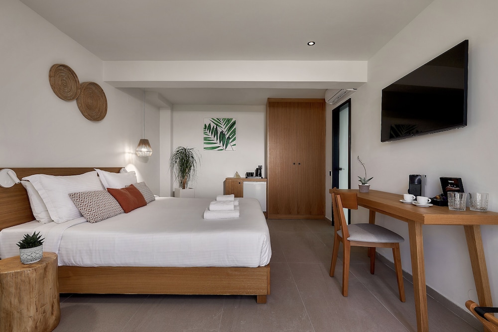 Double Swim Up Room - Photo 7