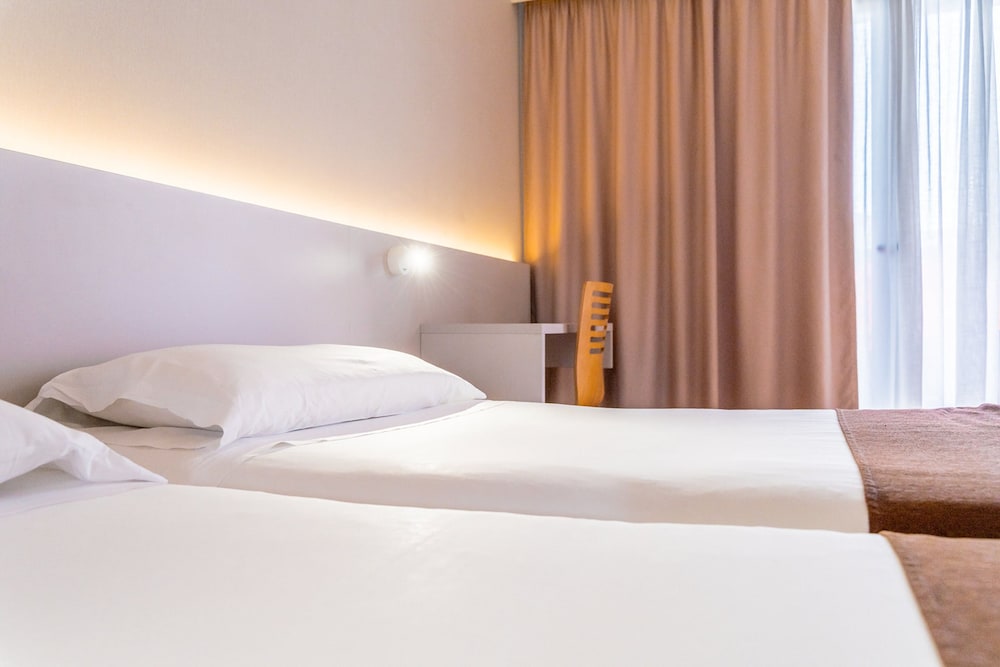 Classic Single Room, Mountain View thumbnail 6