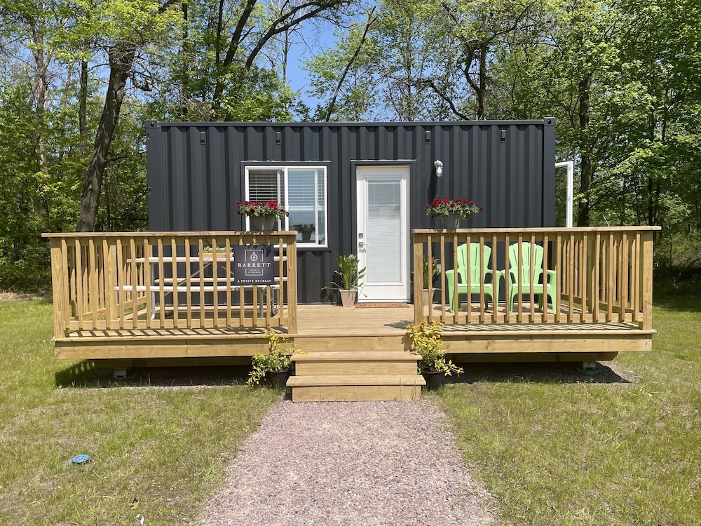 House, 1 Bedroom (No pets, tiny house, linens included) photo 3