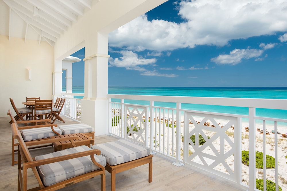 Deluxe Suite, 2 Bedrooms, Oceanfront (Recently Renovated) - Photo 2