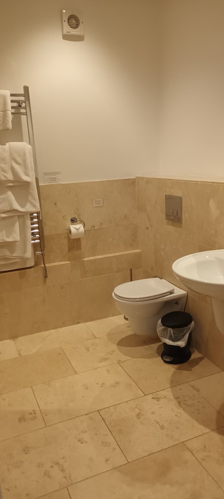 Standard Double Room - Photo 11