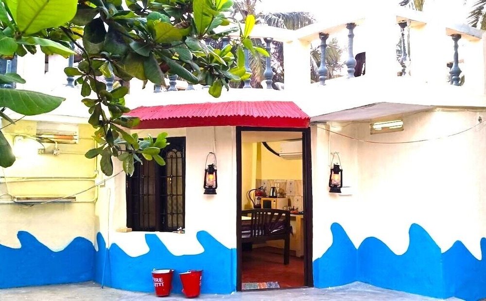 Economy Room, 1 Double Bed, Non Smoking, Beachside photo 2