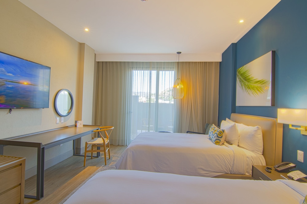 Superior Double Room, 2 Queen Beds, Mountain View photo 2