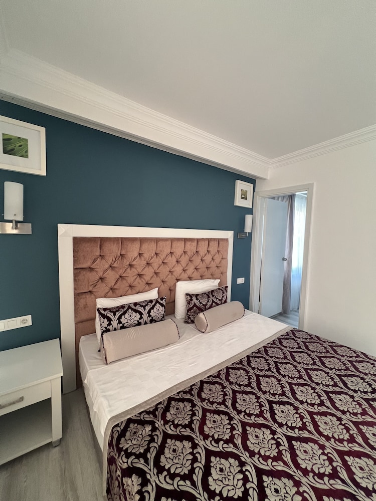 Family Suite, 2 Bathrooms thumbnail 5