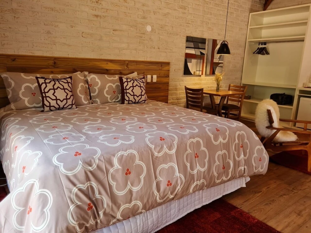 Luxury Double Room, 1 King Bed, Hot Tub, Garden Area photo 2