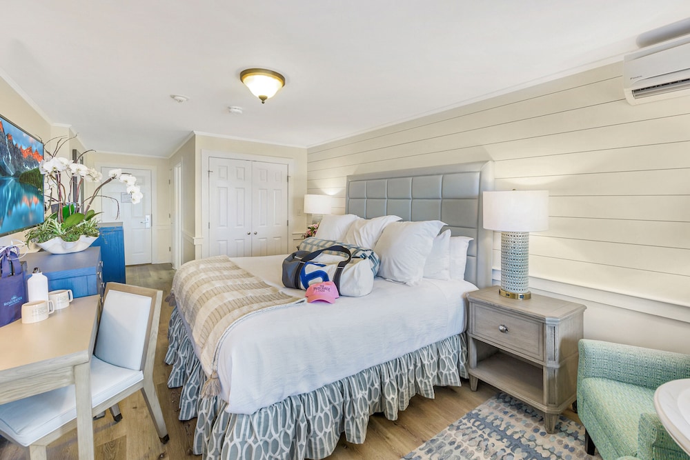 Grand Room, 1 King Bed, Garden View