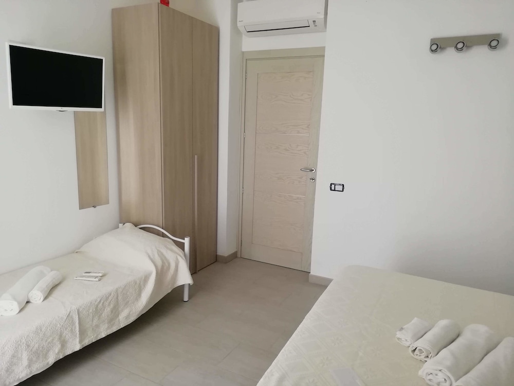 Triple Room, Pool View (Mare) photo 2